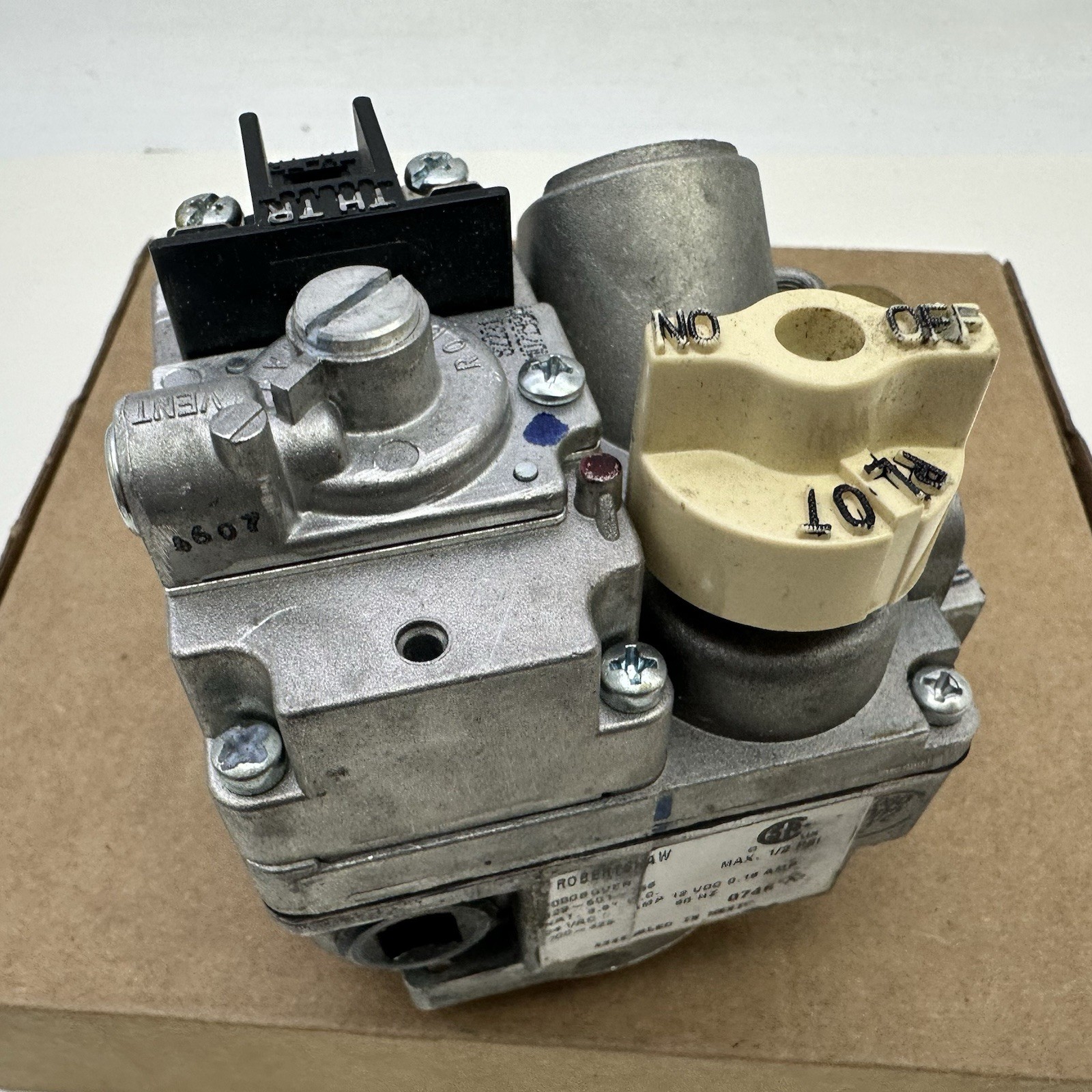 700-428 Robertshaw 24V Slow Open Natural Gas Valve 1/2 x 3/4″ – 7000BER-S7C READ