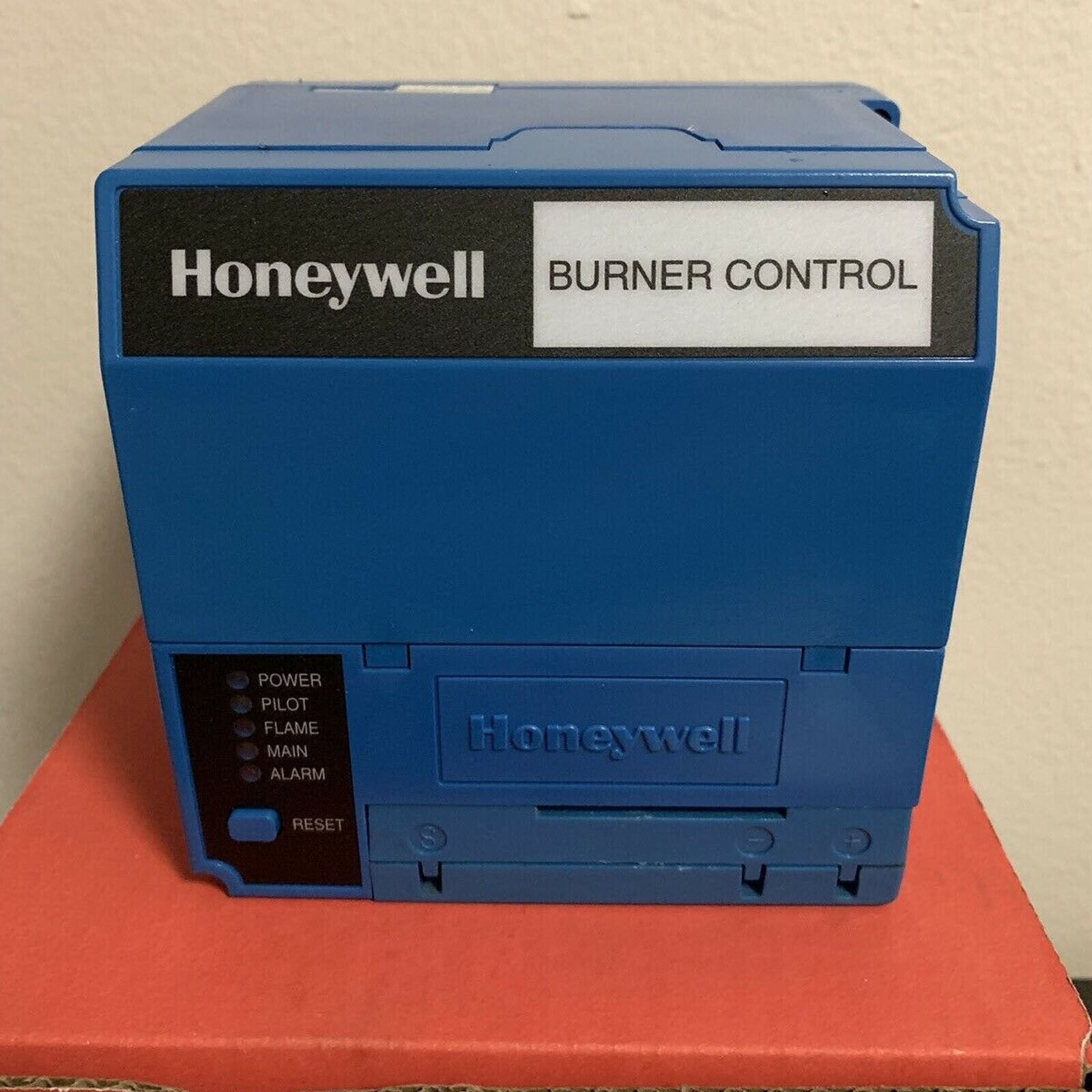 ONE NEW Honeywell RM7895A1014 Primary Control Burner Control FREE SHIIPING