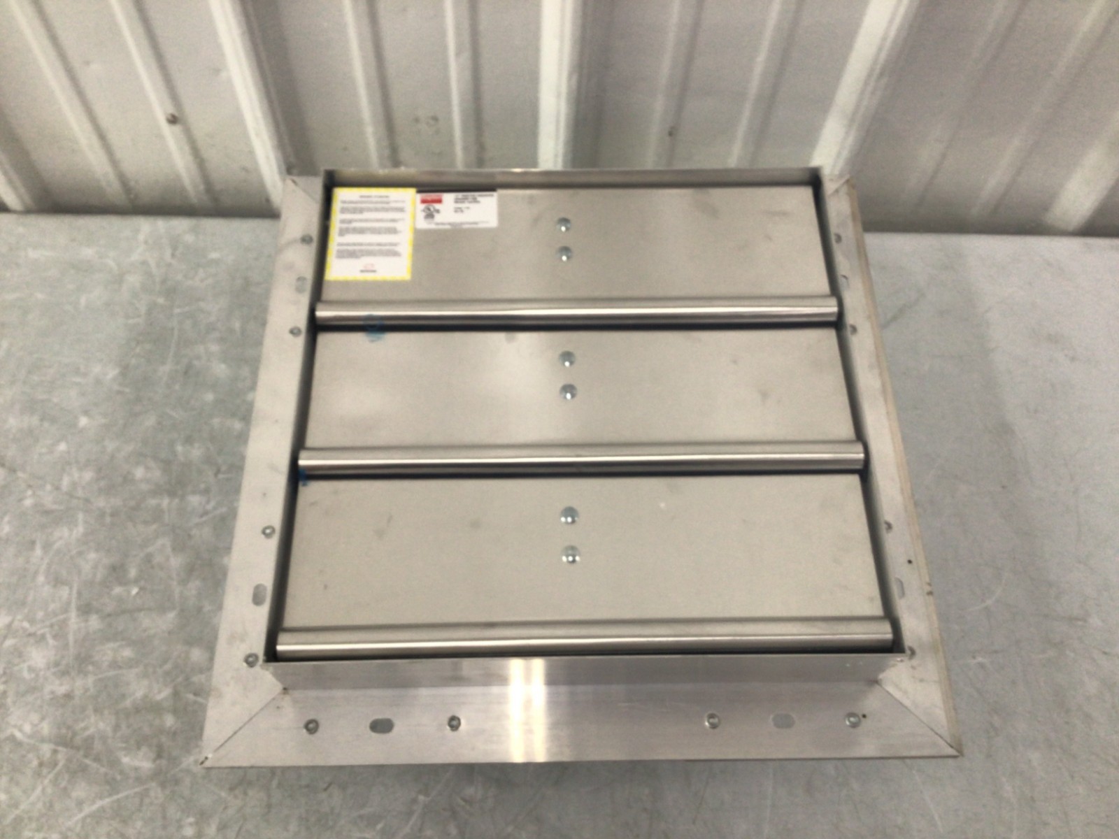 DAYTON – 484X38 Shutter Mount Exhaust Fan 12 in Blade Totally Enclosed 1/15 hp