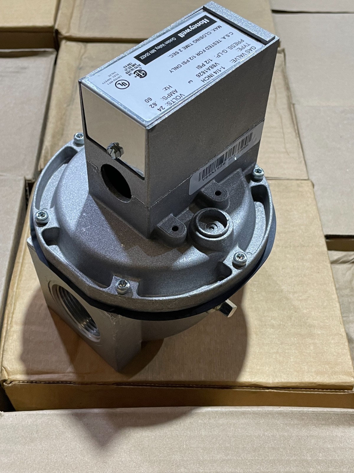 Honeywell V88A-1683-3 Diaphragm Gas Valve 24V, .62AMP, 1 1/4″ NPT 1PSI New/Open
