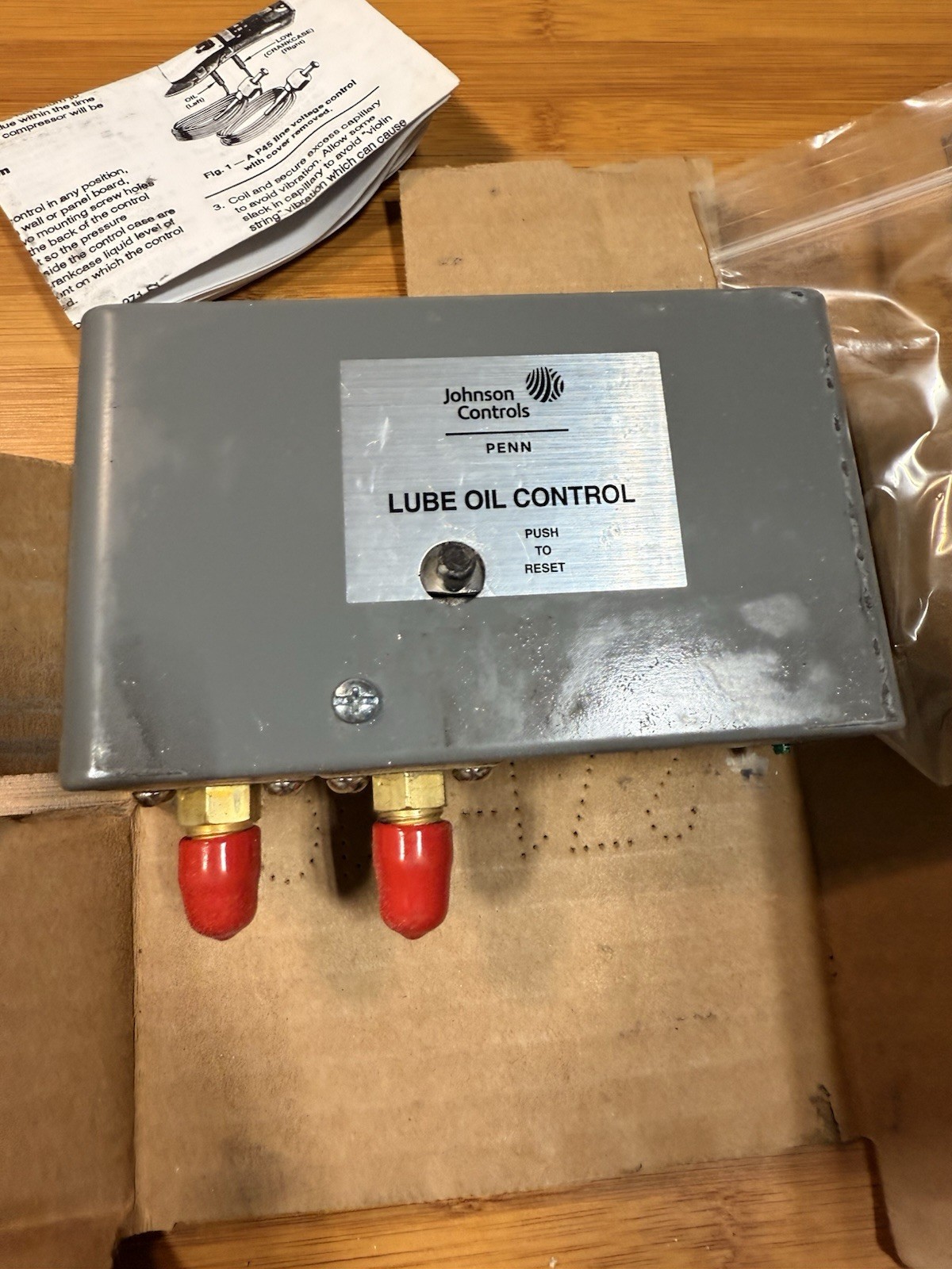 BRAND NEW Johnson Controls P145ncb-82C Lube Oil Control,6.5 Psi,120/240