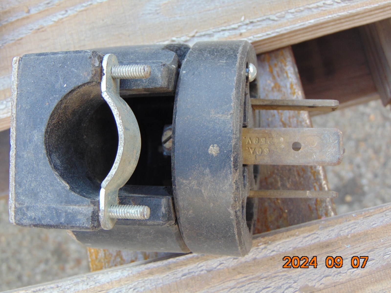 Hubbell 60A 250V 4-Wire Straight Blade Connector Plug Male