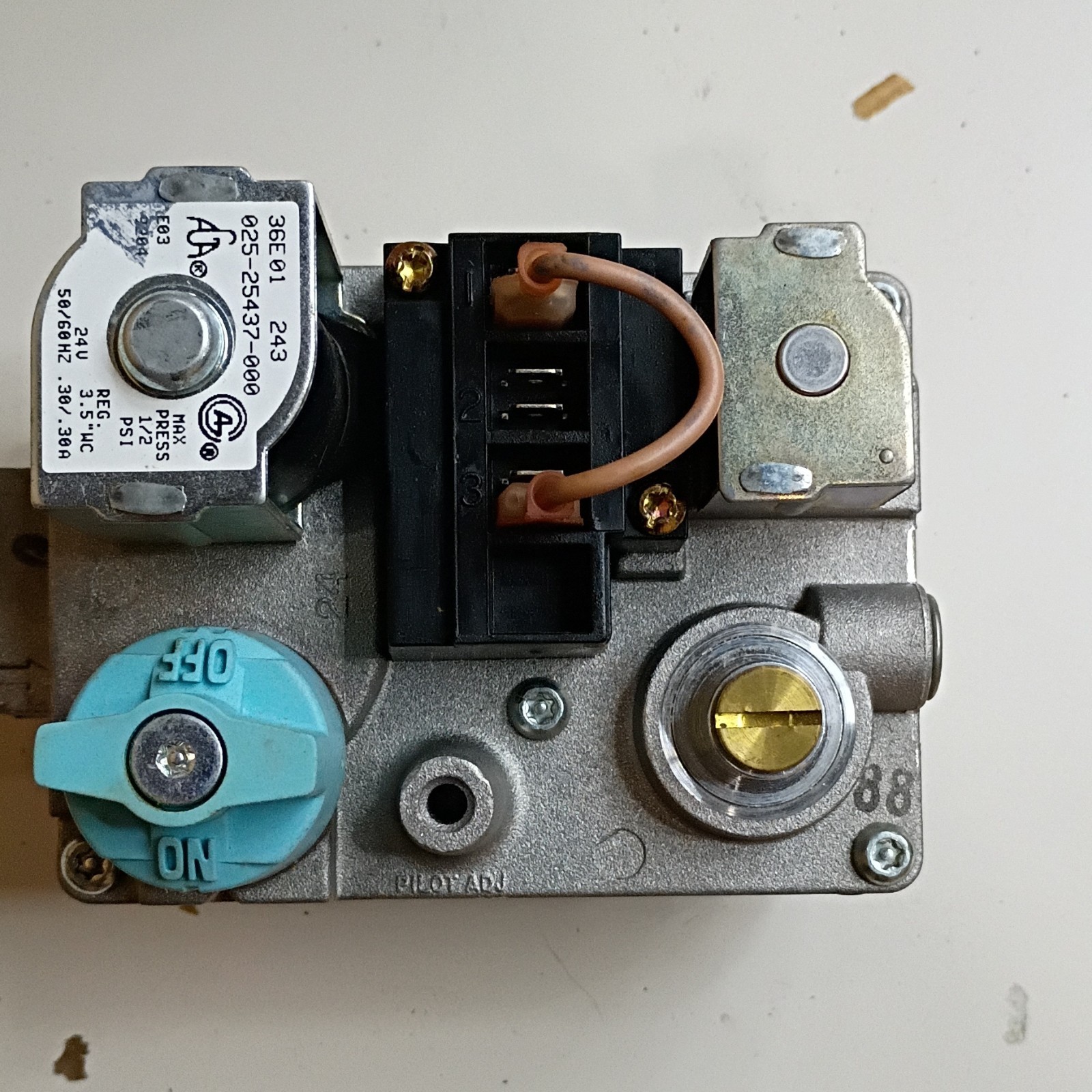 White-Rodgers 36E01 243 Gas Manifold Valve Metal Central Furnace