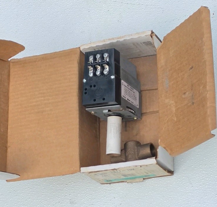 White-Rodgers 1311-102 Brass Hydronic Zone Valve Metal Model 1311-102