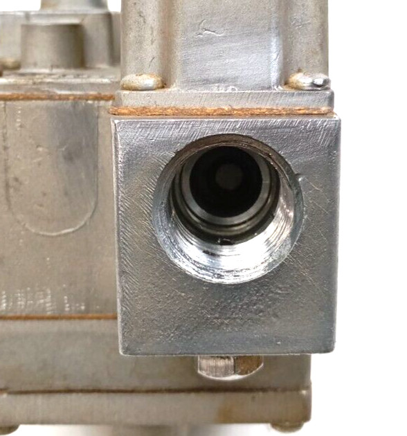 ALPHA-TAFCO TF-555 01-19018 Gas Valve 25V .45 A 1/2 PSI in out 1/2″ used #G173A