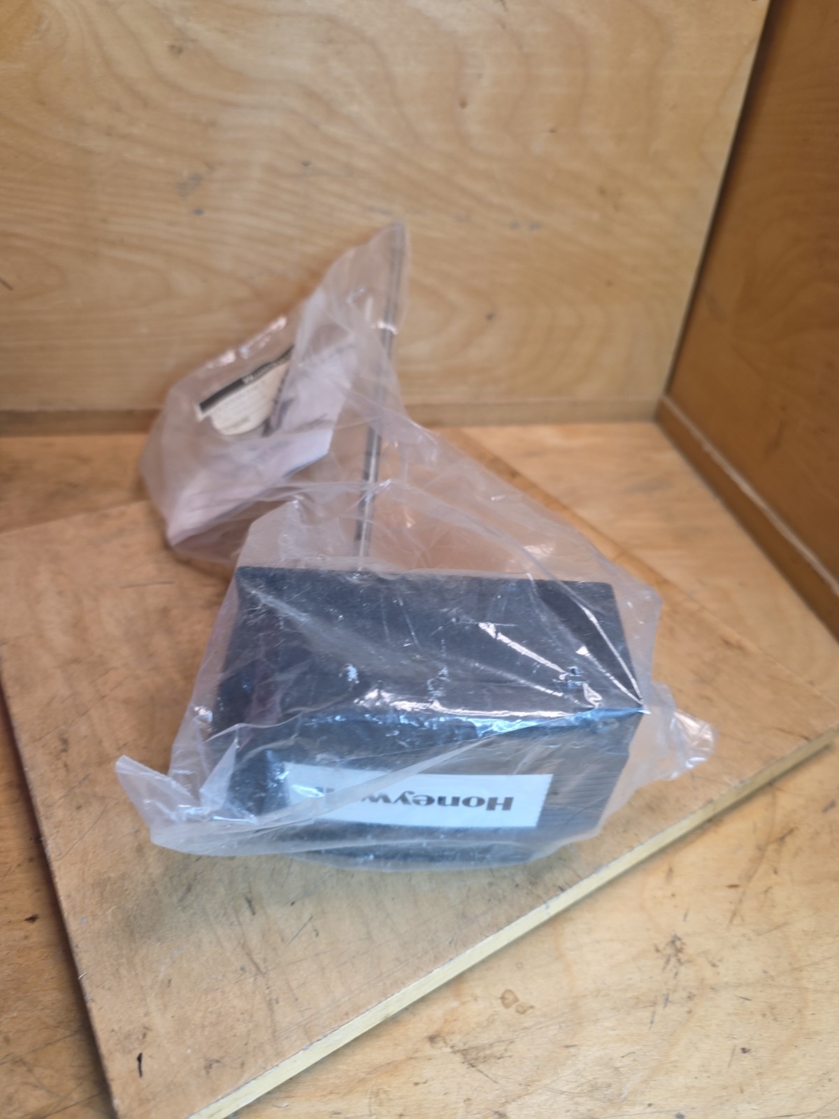 Honeywell HTE200B20E2 temp sensor Duct 12 in, thermister