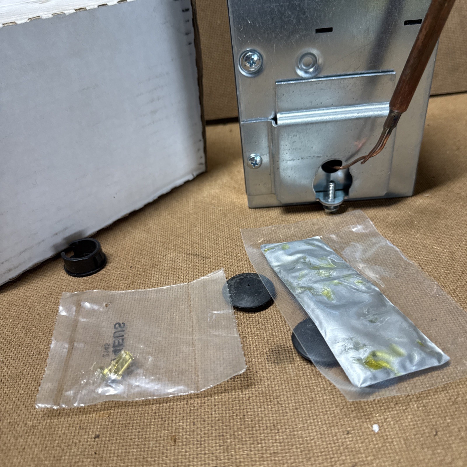 resideo AQUASTAT RELAY L8148J1009 OPEN BOX