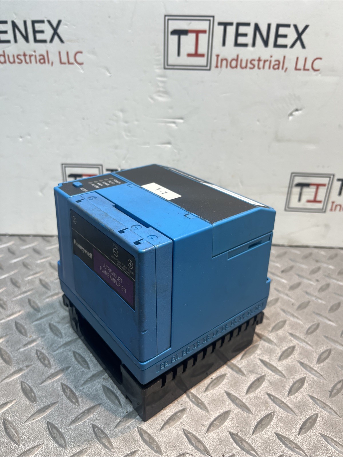 Honeywell Burner Control Ultraviolet Flame Amplifier RM7895 A 1014 C-10