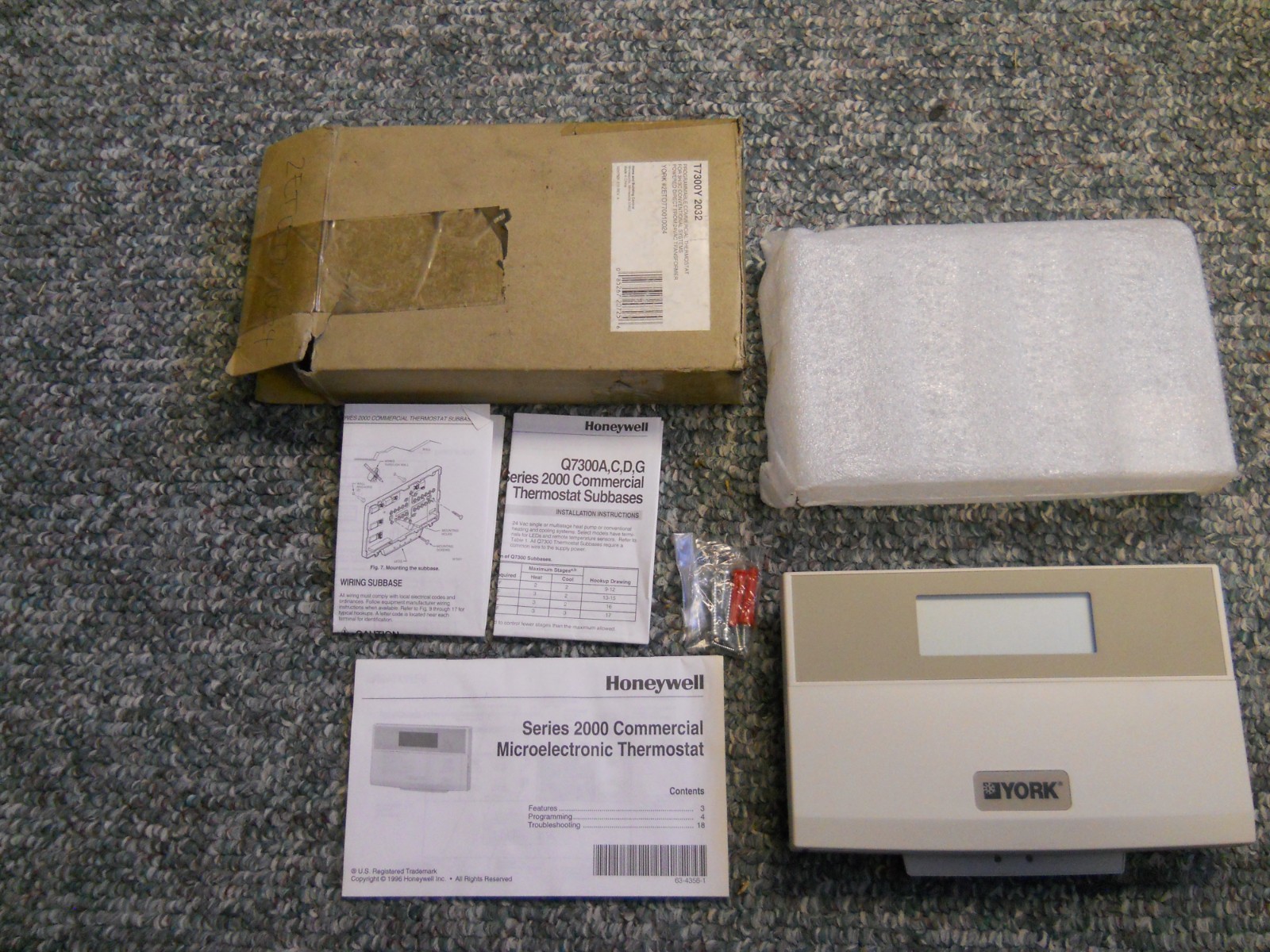New OEM Honeywell Branded YORK T7300Y 2032 Programmable Commercial Thermostat