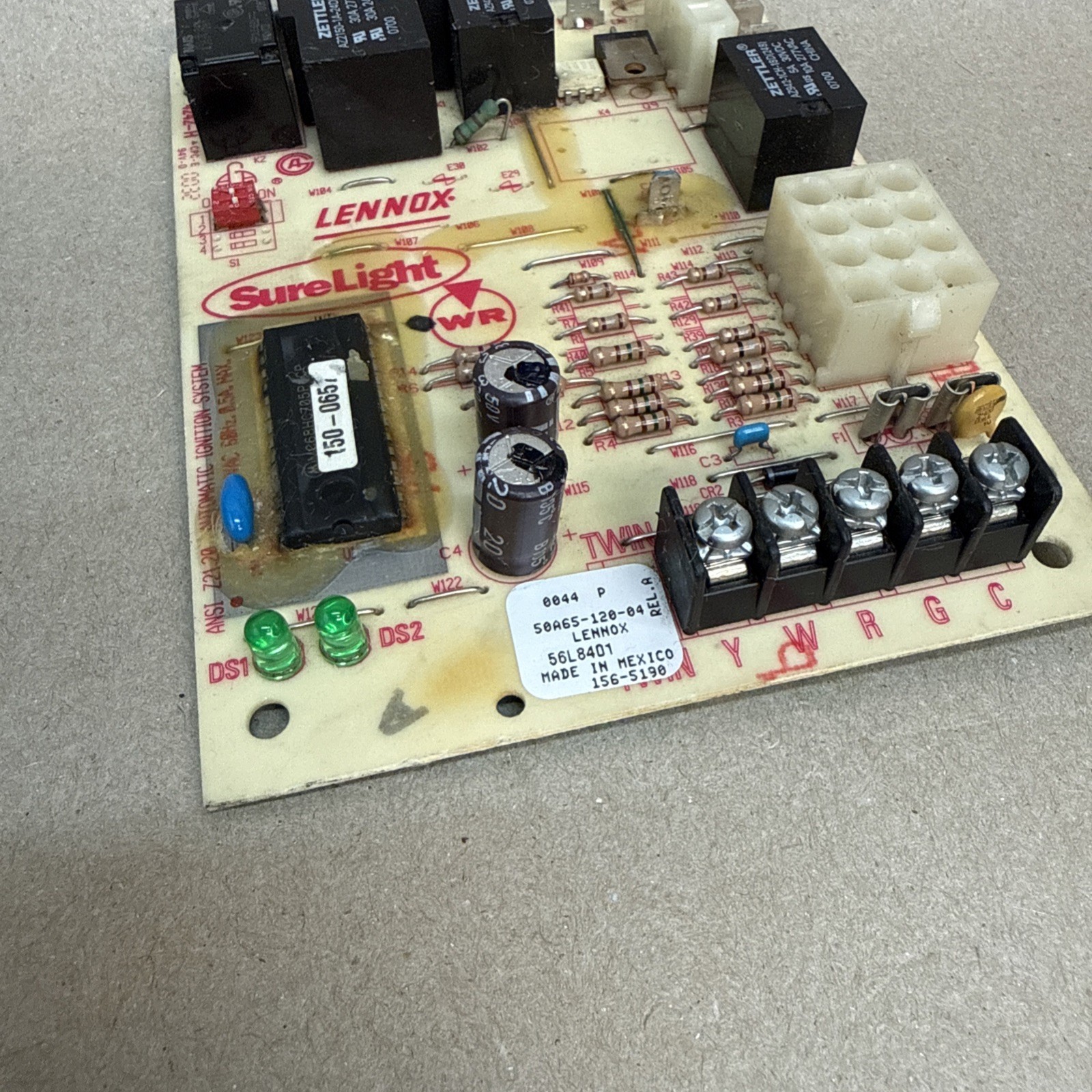 LENNOX SureLight 50A65-120-04 Furnace Control Circuit Board 56L8401 B3