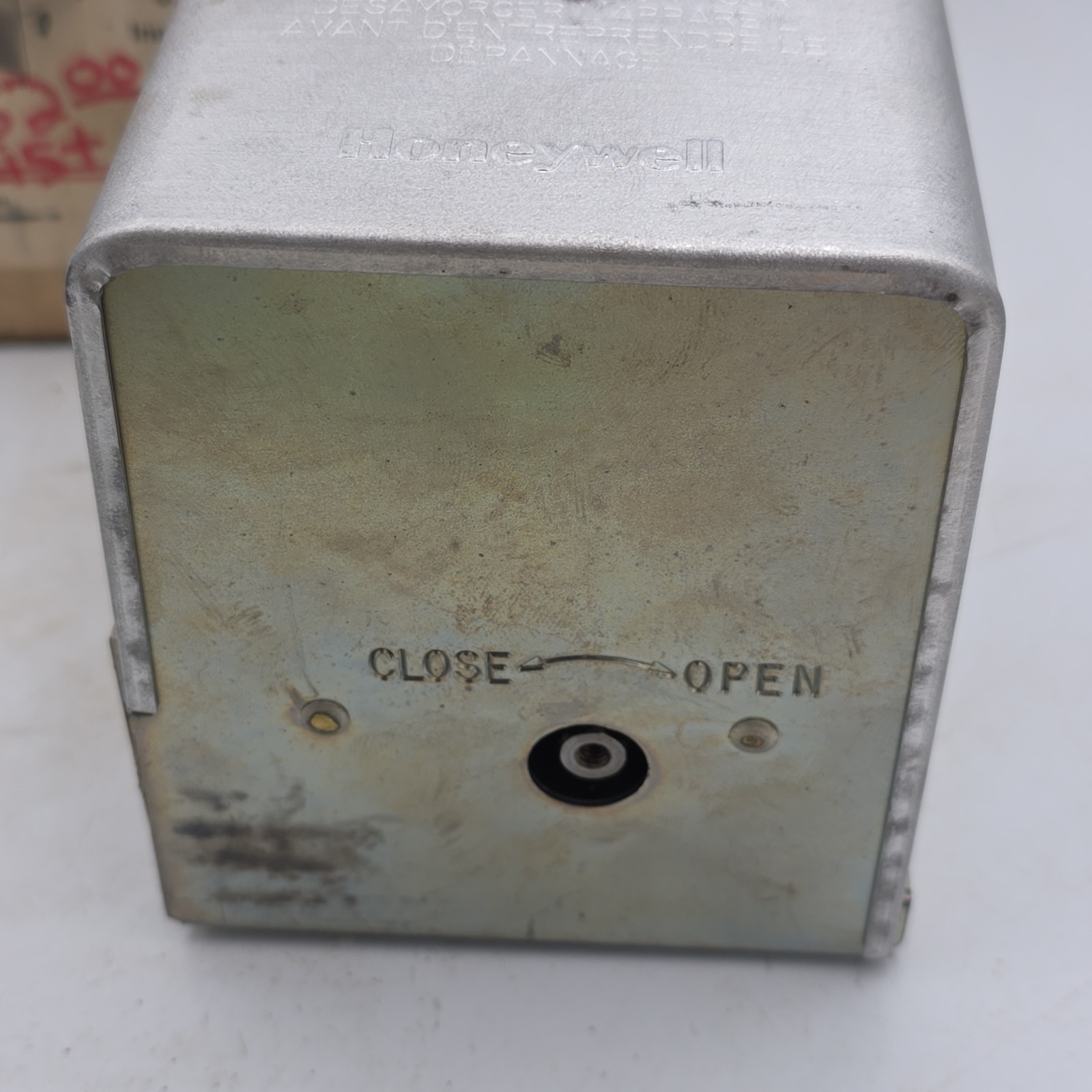 Honeywell M836B 1033 Damper Motor Actuator | 24V | Auxiliary Switch