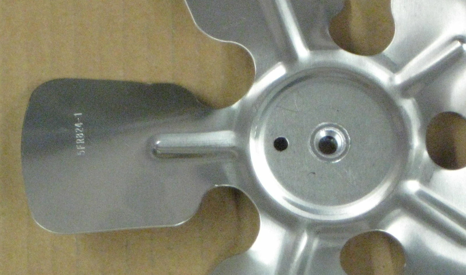 A63841 Metal Fan Blade 8″ Diameter 5 Blades 1/4″ Bore Hub CW 24 Degree Propeller