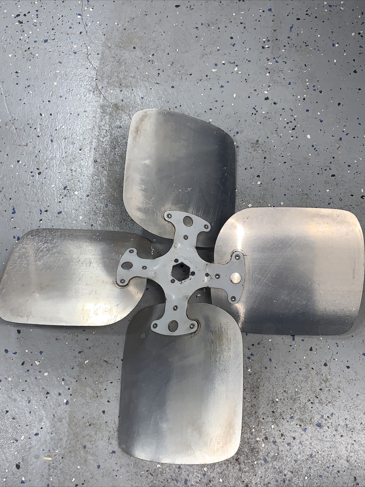 Lau 60558701 20″ Fan Blade CW Rotation 27 Degree Pitch 4 Blades