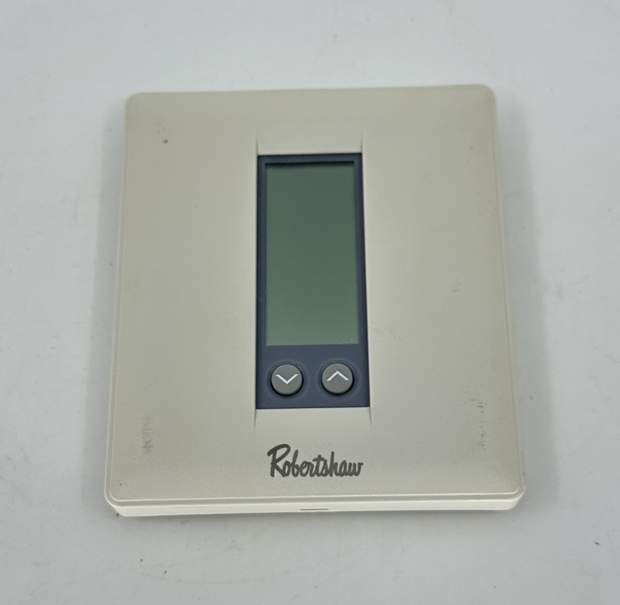 Robertshaw 300-203 Digital Thermostat 24Vac Auto Changeover
