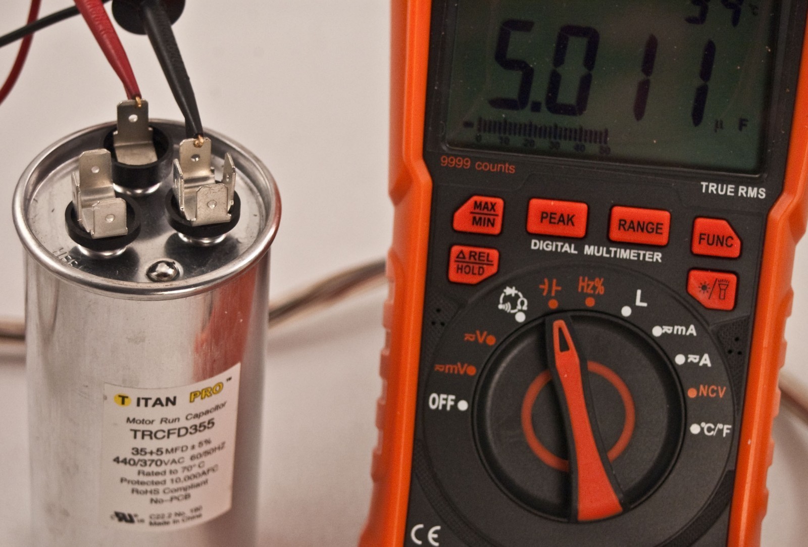 TITAN Pro RTCFD355 Round Dual Run Capacitor 440/370 VAC (35 + 5 mfd + 5 %)