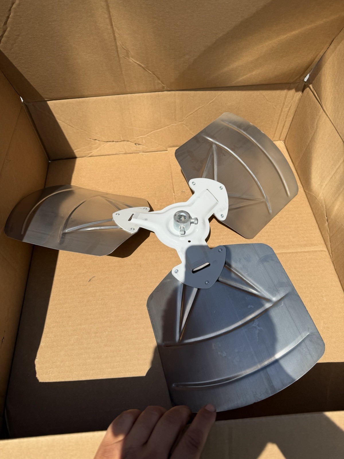 Source 1 24 in CW 3-Blade Fan Blade Propeller 1/2 in Bore S1-02625511000