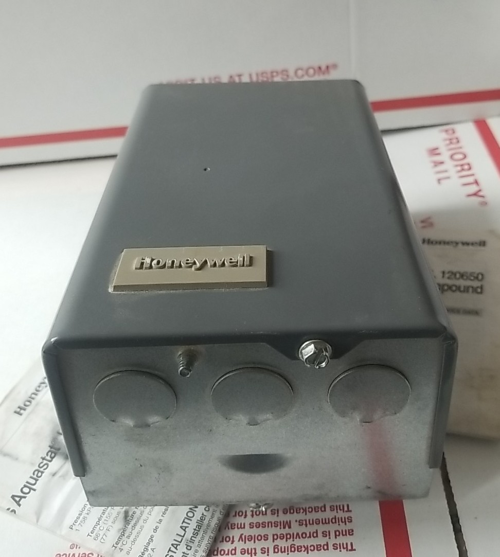 Honeywell L8148 J 1009 Aquastat Relay