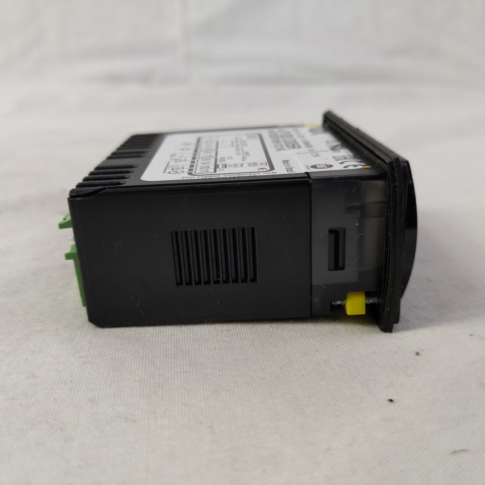 CAREL ELECTRONIC CONTROLLER Model PZQBY0H121K