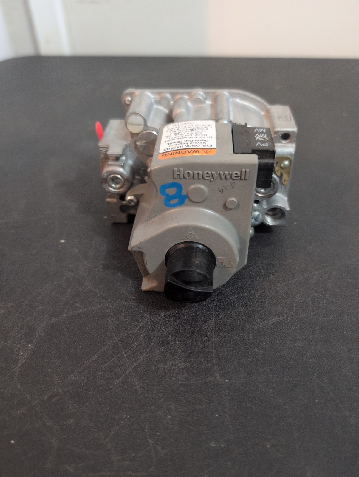 New Honeywell VR8304K4814 Gas Valve Open Box