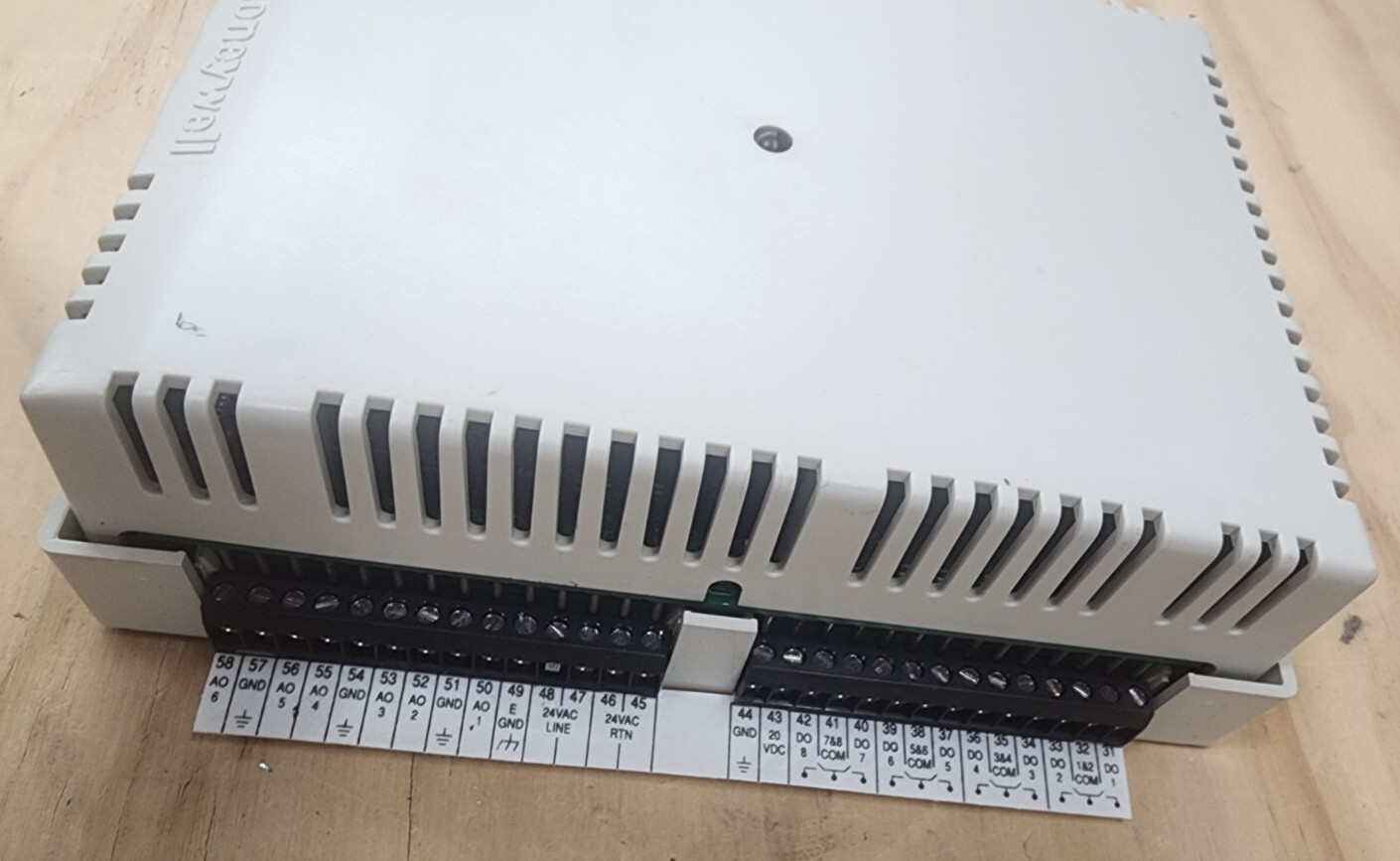 Honeywell Excel 15 W7760C2017 LON Unit Controller with Subbase