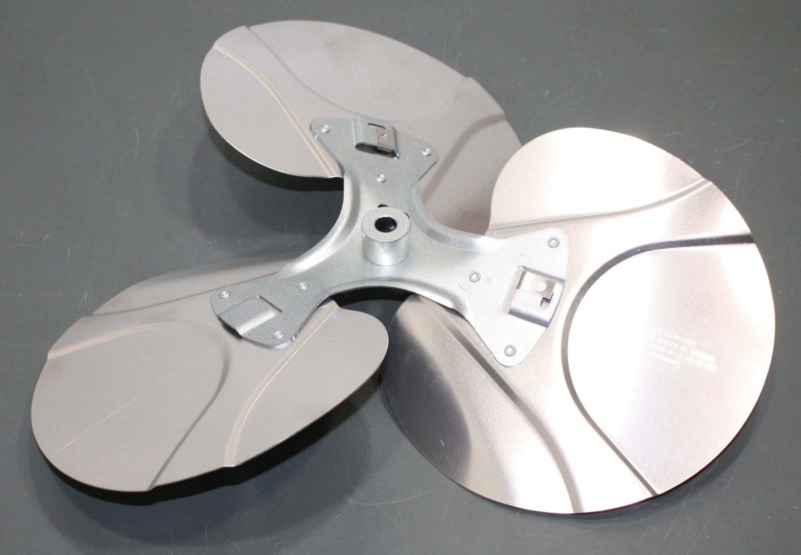 Dayton 18″ Fan Blade 2C361, 1/2″ Bore, Aluminum, 3 Propeller, CW, 1725 RPM