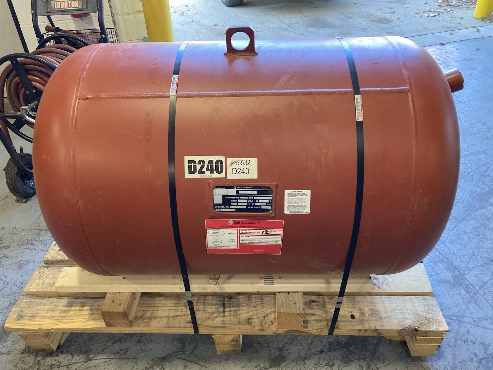 Bell & Gossett D240 Thermal Expansion Tank, 125# ASME Certified