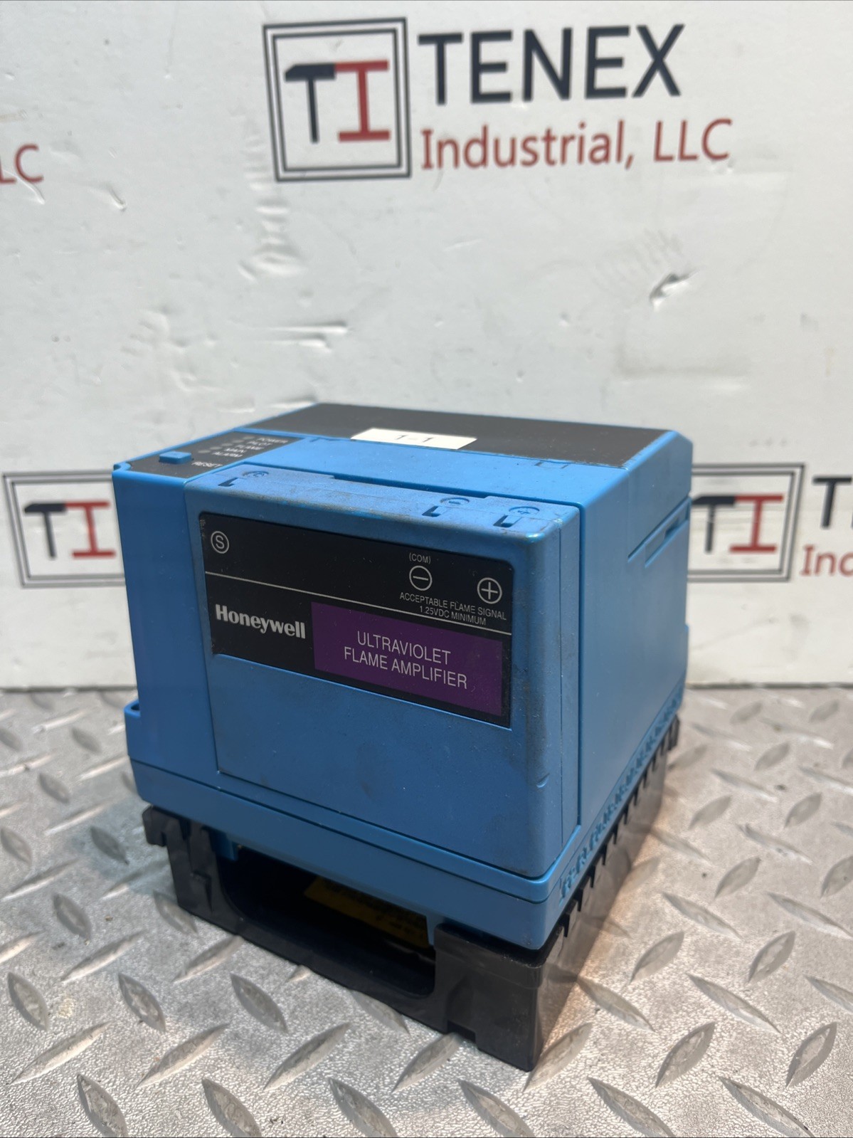 Honeywell Burner Control Ultraviolet Flame Amplifier RM7895 A 1014 C-10