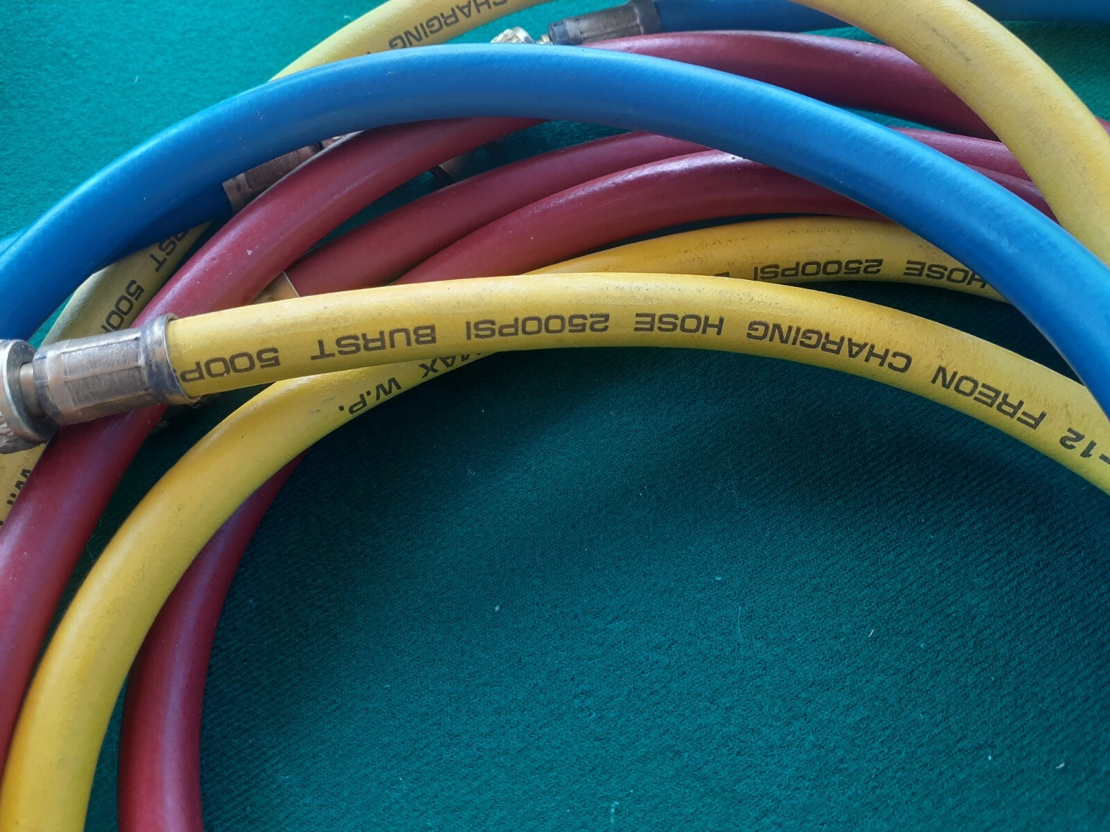55″ R-12 Yellow Blue and Red Charging Hoses H21055