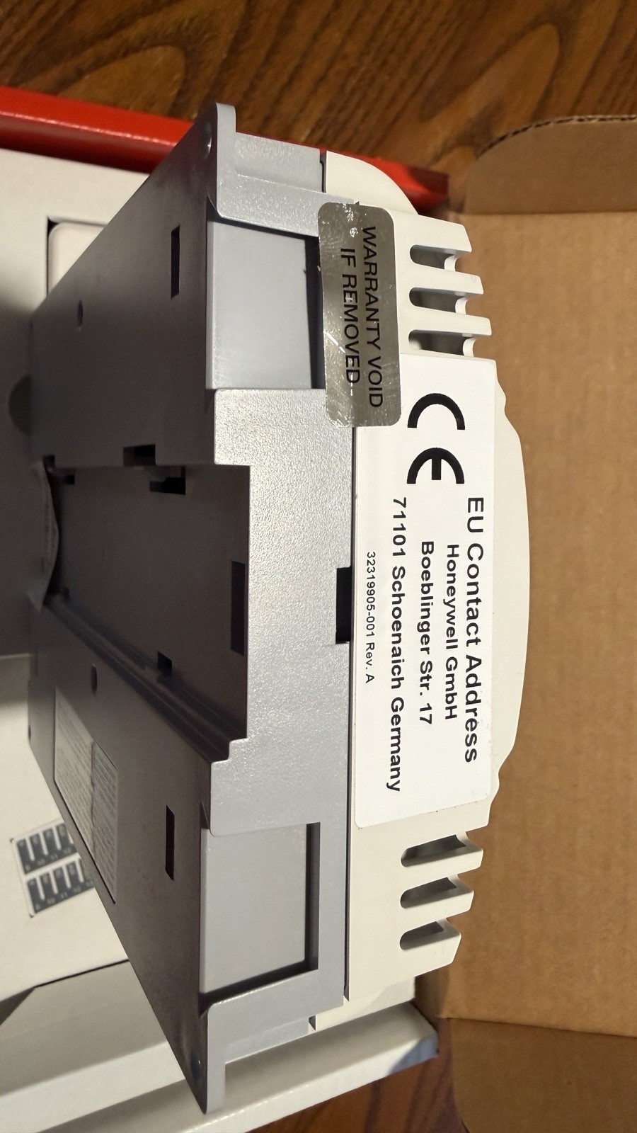 Honeywell YCRL6438SR1000 LCBS Connect Controller and Commercial Thermostat