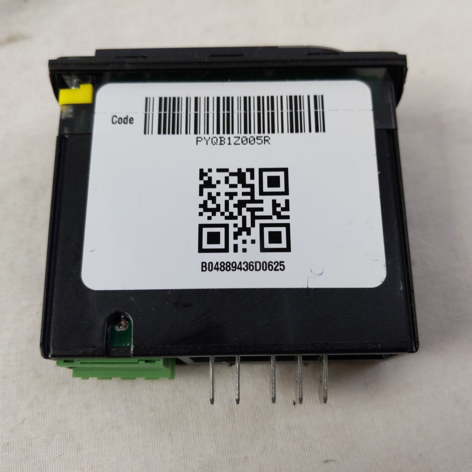 CAREL ELECTRONIC CONTROLLER Model PZQBY0H121K
