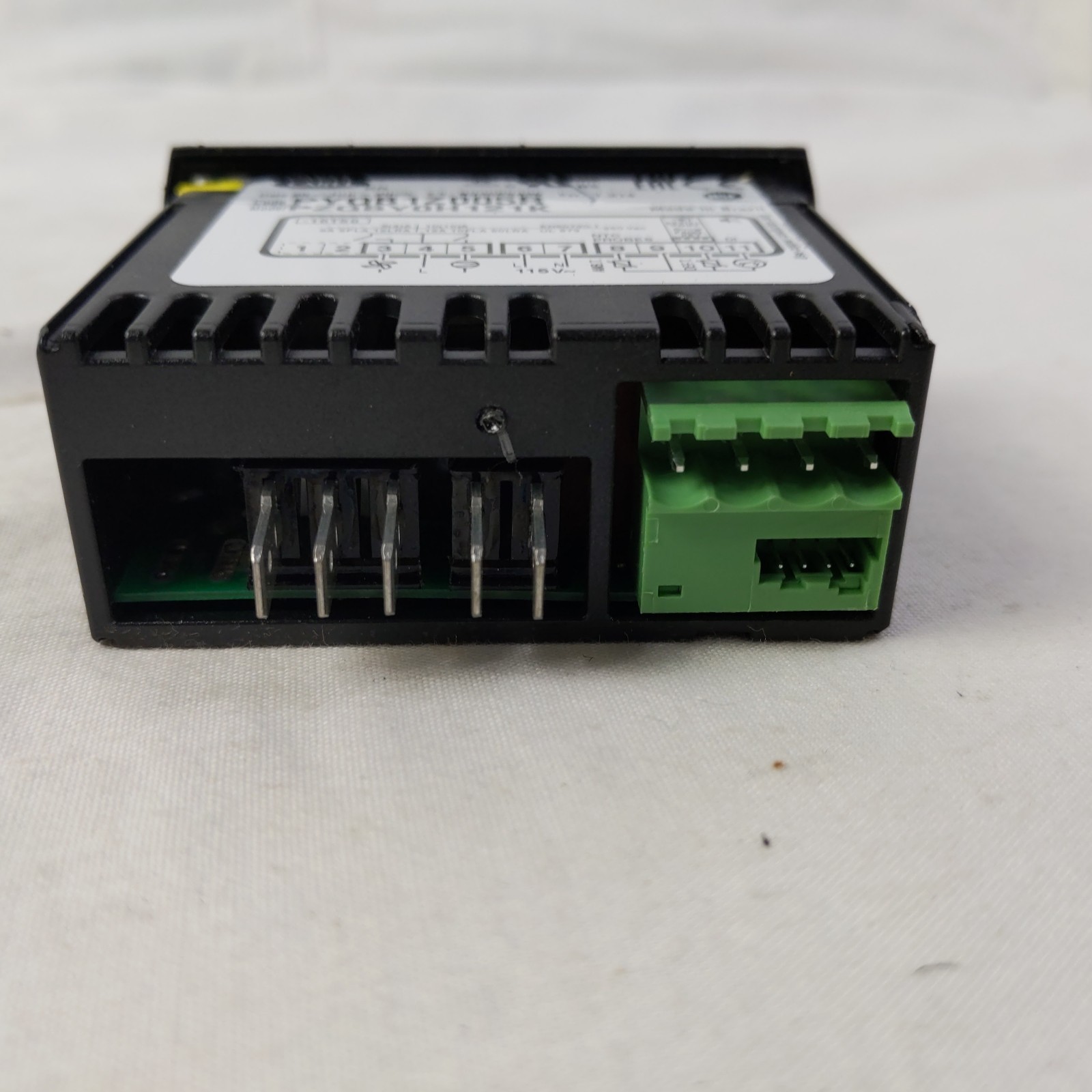 CAREL ELECTRONIC CONTROLLER Model PZQBY0H121K