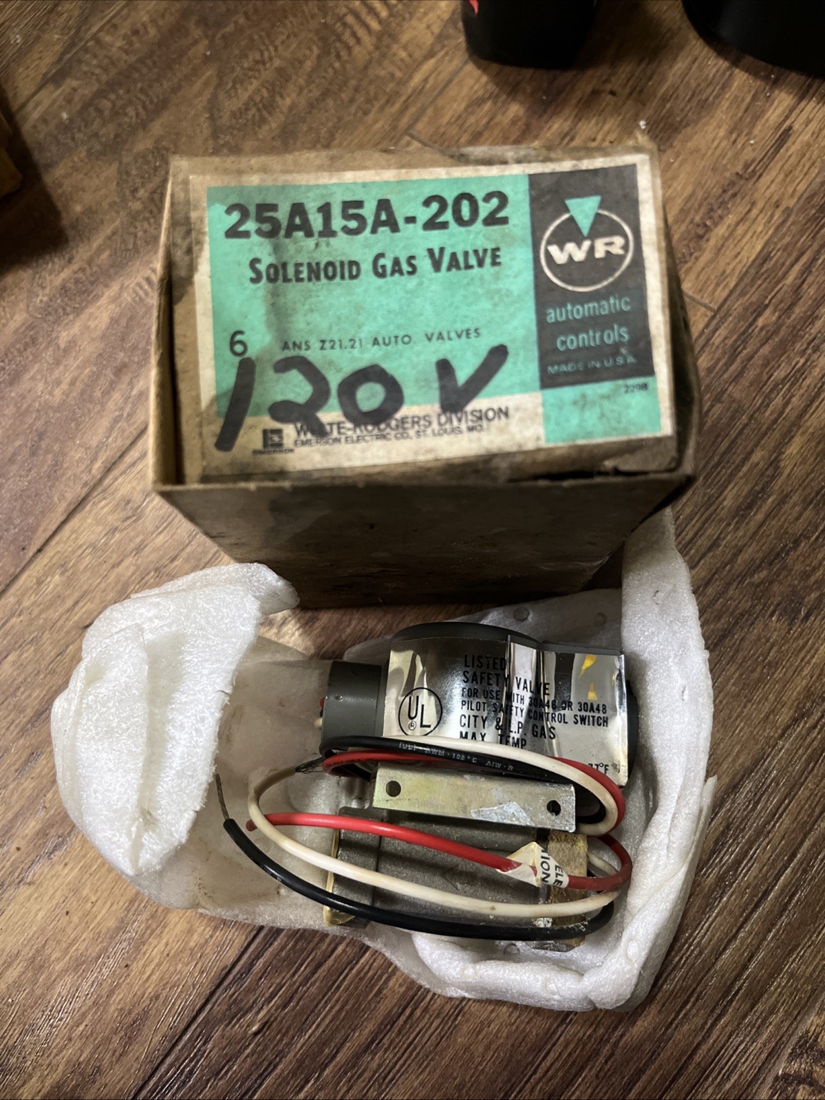White Rodgers Solenoid Gas Valve ( Emerson ) 25A15A-202 120V Furnace
