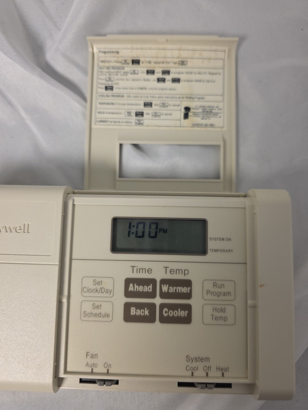 Thermostat Honeywell CT3200 5 and 2 day Programmable Beige Heat / Cold