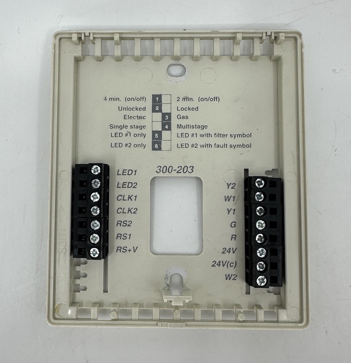 Robertshaw 300-203 Digital Thermostat 24Vac Auto Changeover