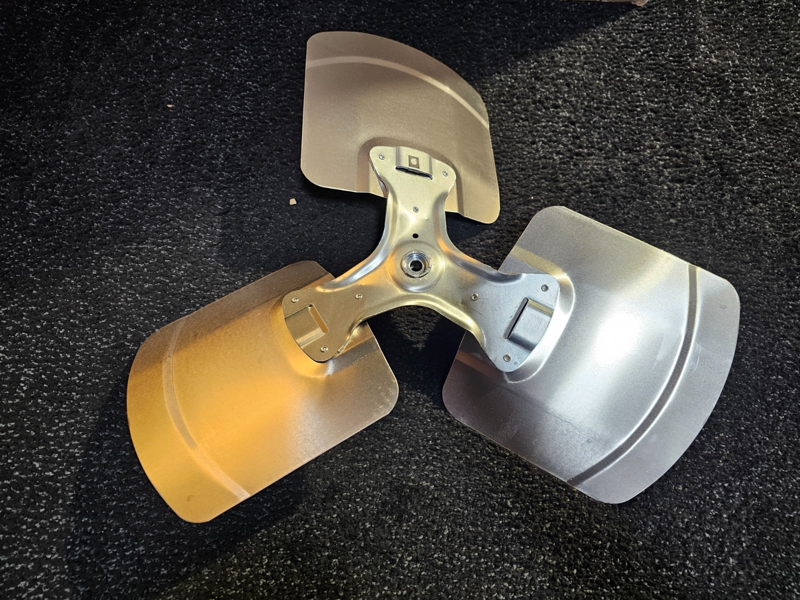 Revcor T2403-24RA-CTN Replacement Propeller 24″ Dia. 24°Pitch, 3 Blades Aluminum
