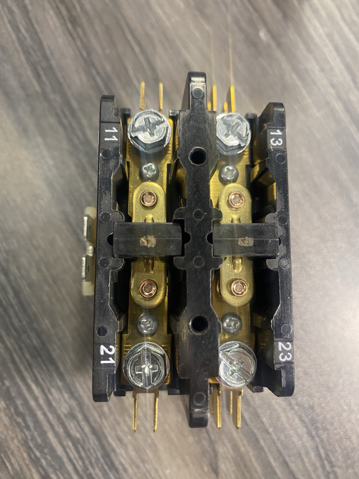 Carrier HN52KC024 Contactor Black 600 Volt 30 Amp 2-Pole Coil 24VAC HN52KC010