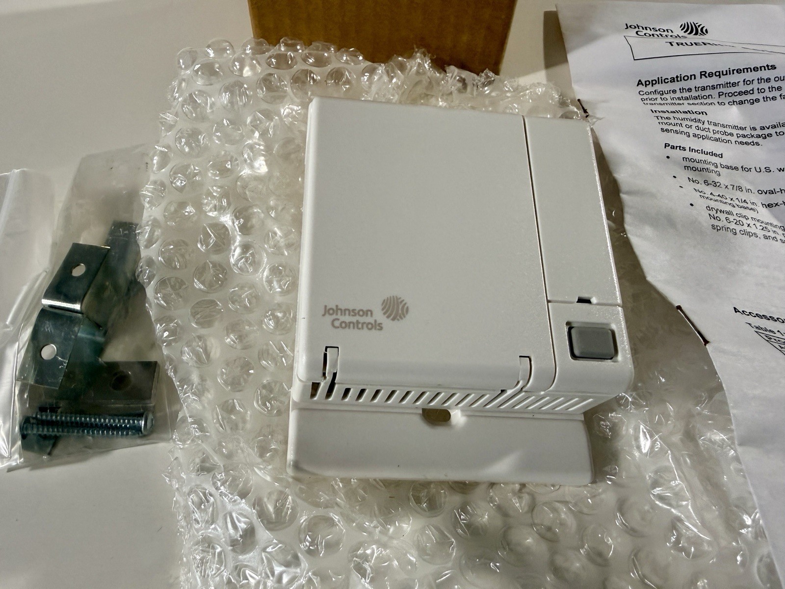 Johnson Controls HT-6703-0N00W Zone/Wall Mount Humidity Transmitter – Brand New