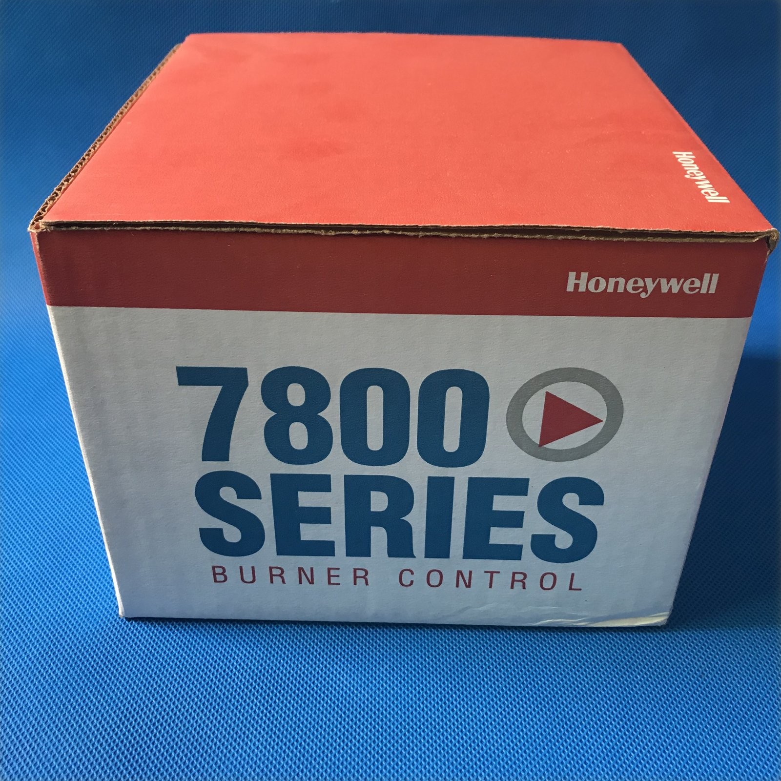 NEW IN BOX Honeywell RM7895A1014 Primary Control Burner Control FREE SHIIPING