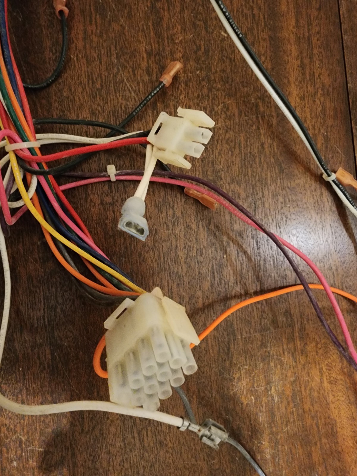USED GOODMAN WIRING HARNESS. FURNACE MODEL NUMBER GMS90703BXA