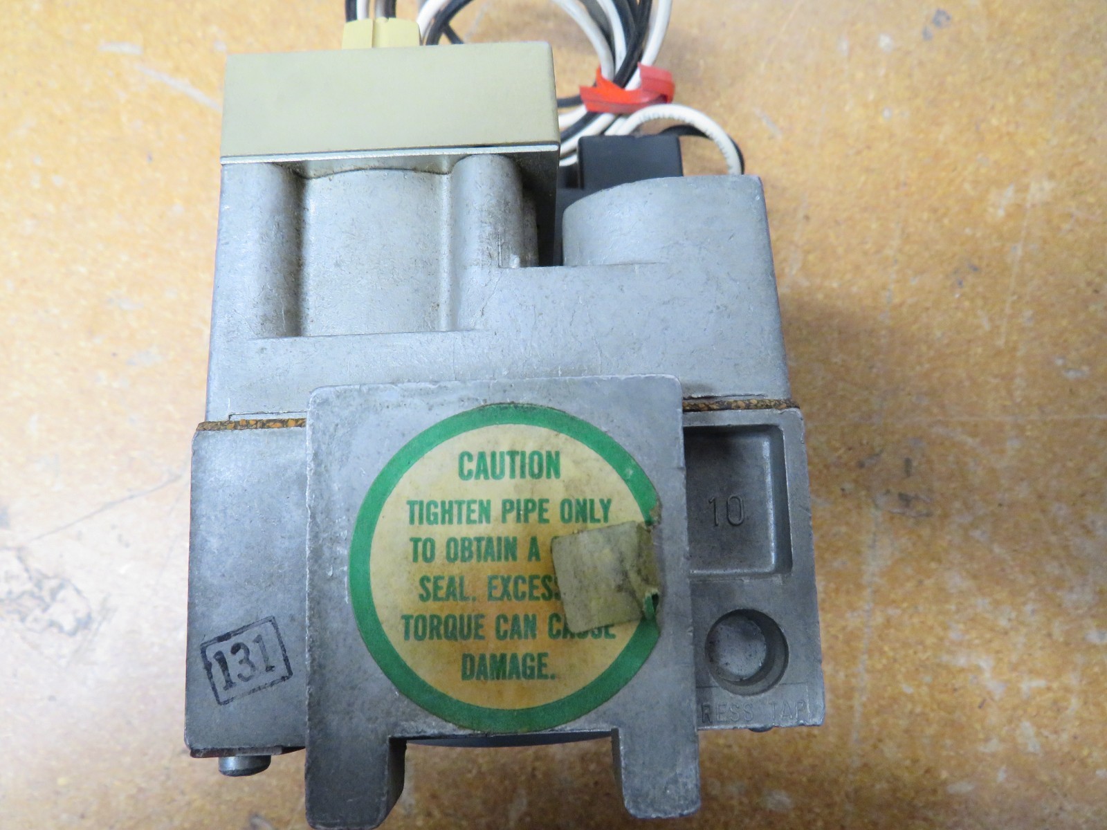 Honeywell V400A-1046 Natural Gas Valve
