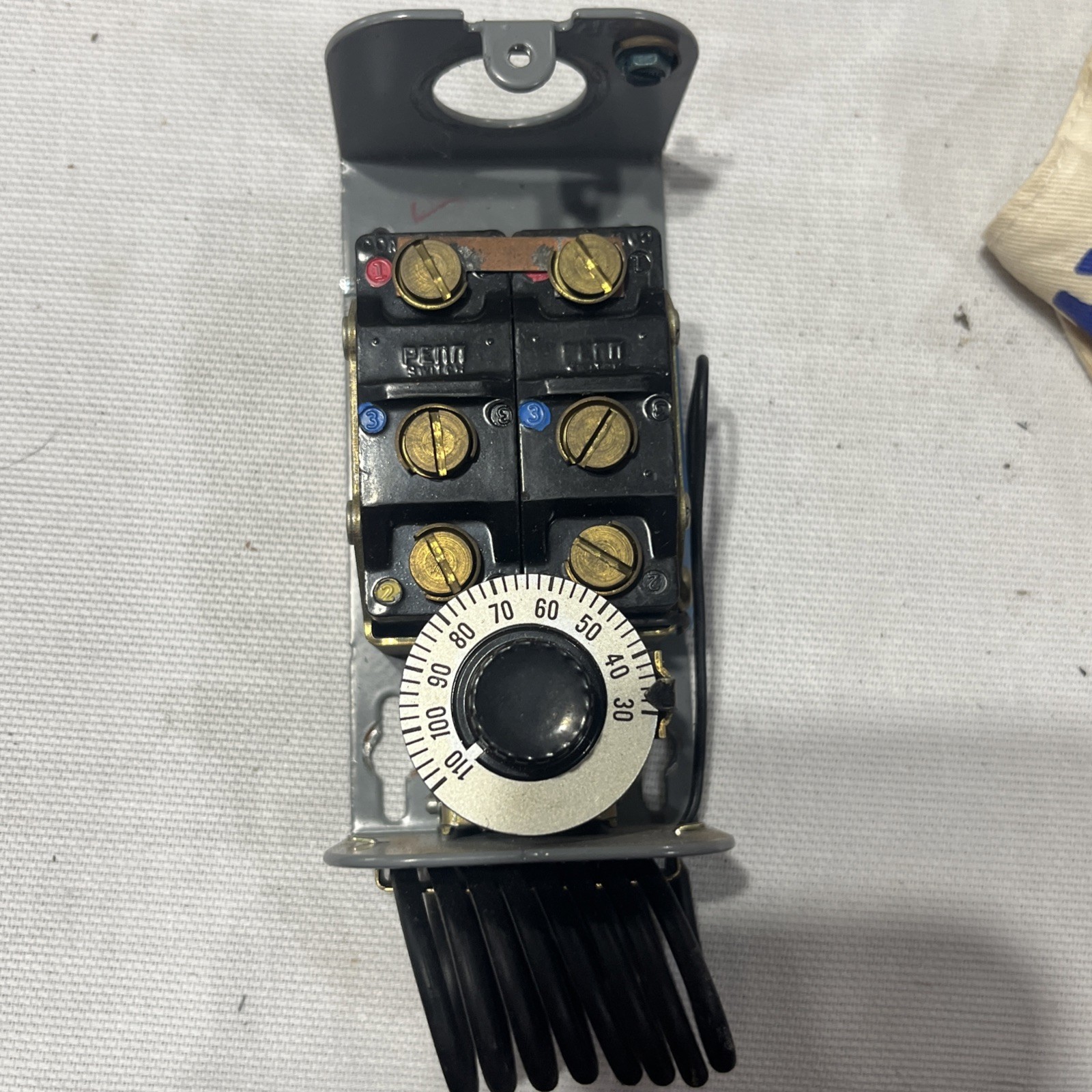 Dayton 2E206; line voltage mechanical thermostat. 24-600vac 30-110F