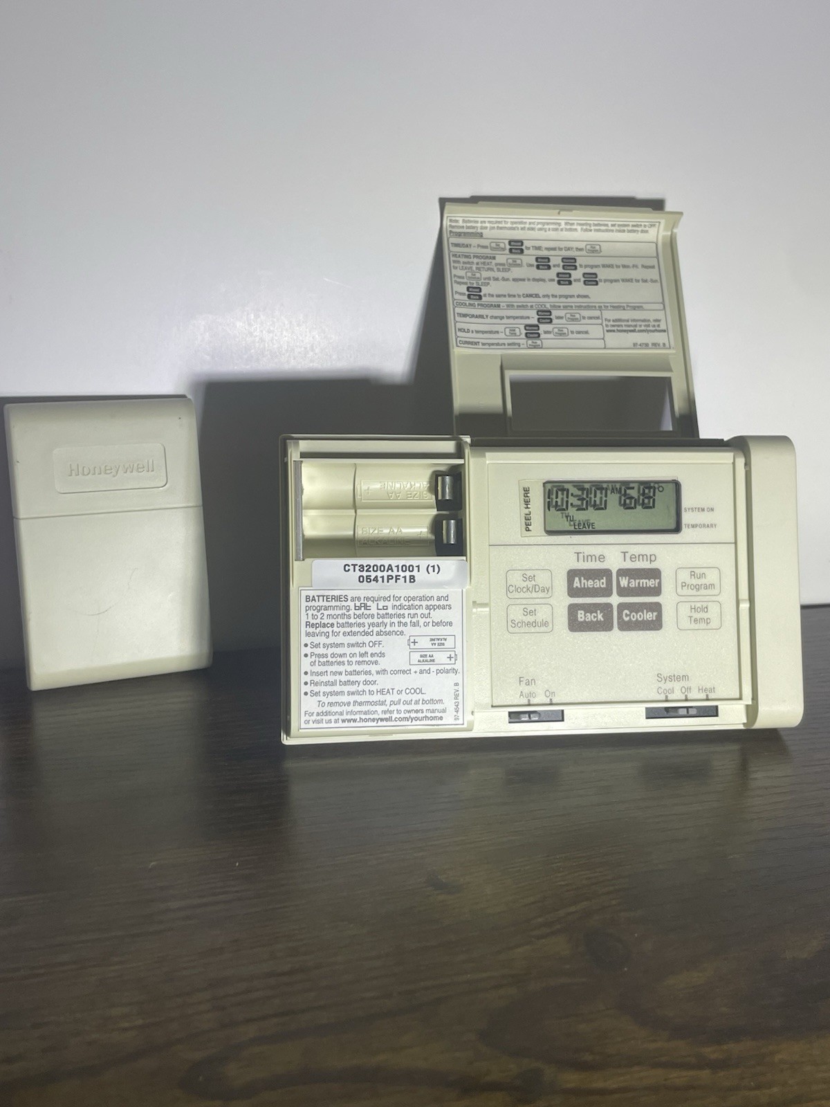 Thermostat Honeywell CT3200 5 and 2 day Programmable Beige Heat / Cold