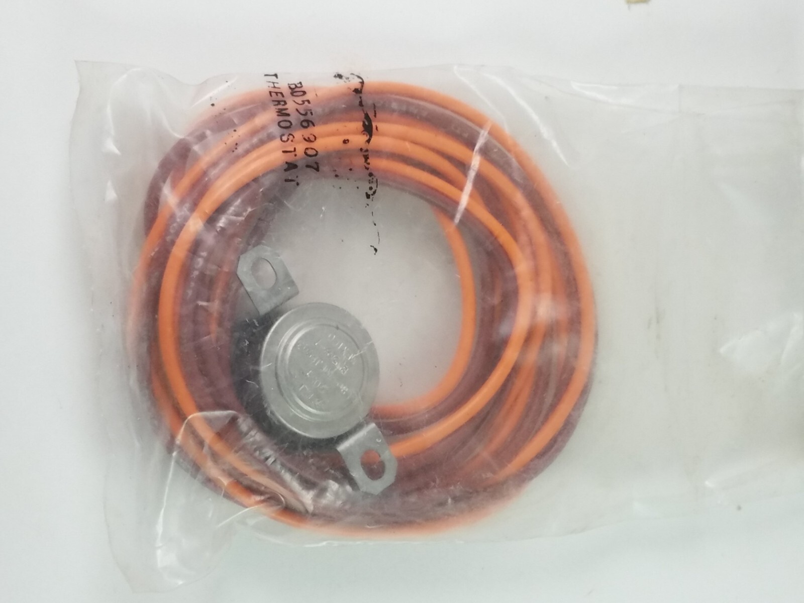 Thermostat B0556907 Made in Mexico Heating Cooling