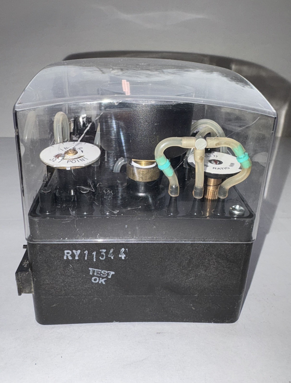 Johnson Controls T-5800-3 pneumatic receiver controller