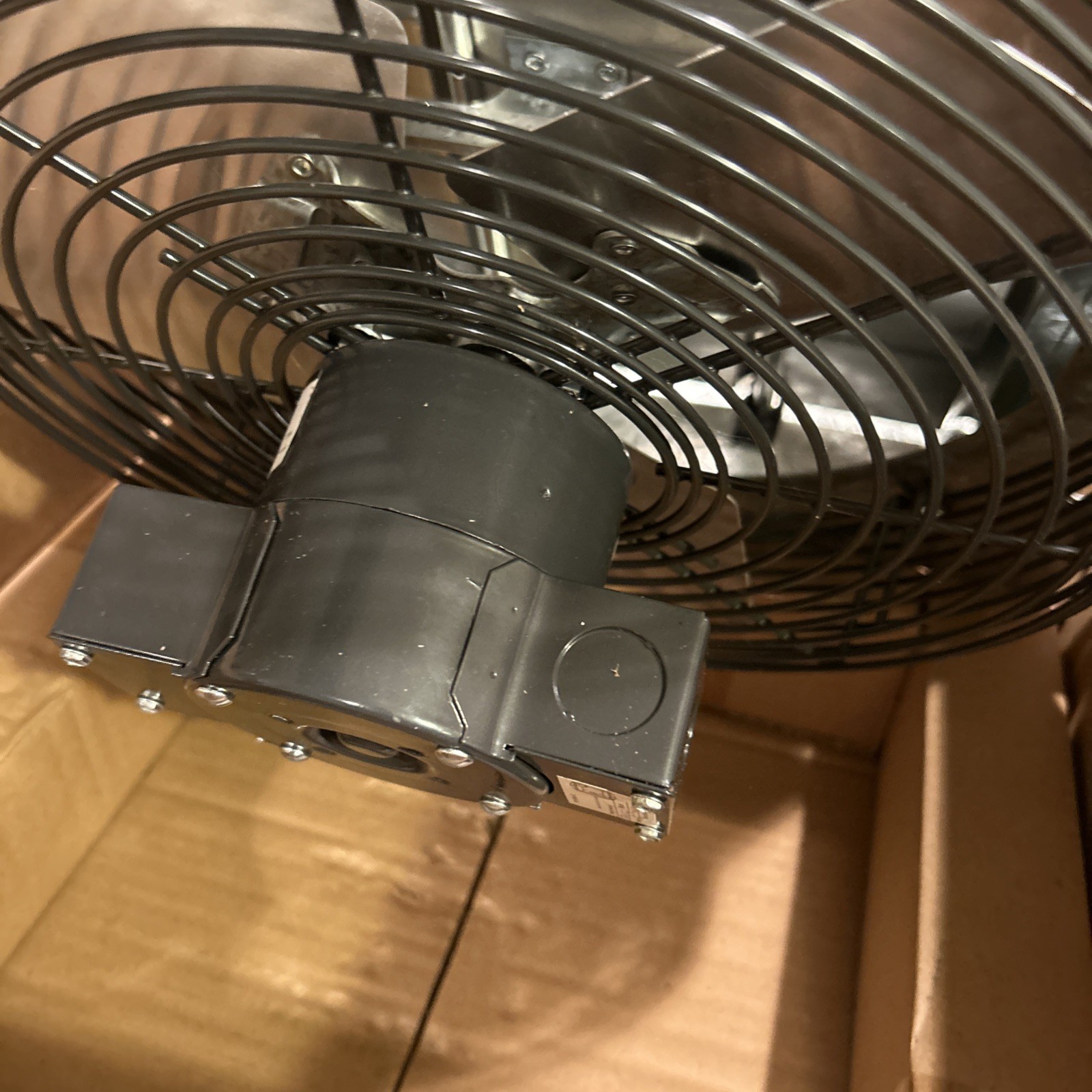 DAYTON – 1HLA2C Shutter Mount Exhaust Fan 12 in Blade Totally Enclosed 1/20 hp