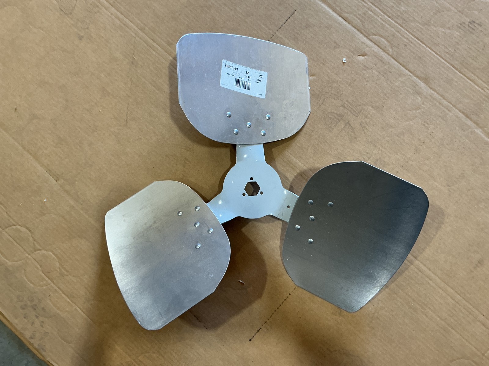 New LAU Parts 60557301 Fan Blade 3-Blade Dia-22″ Pitch-27″ 1140RPM – No Box