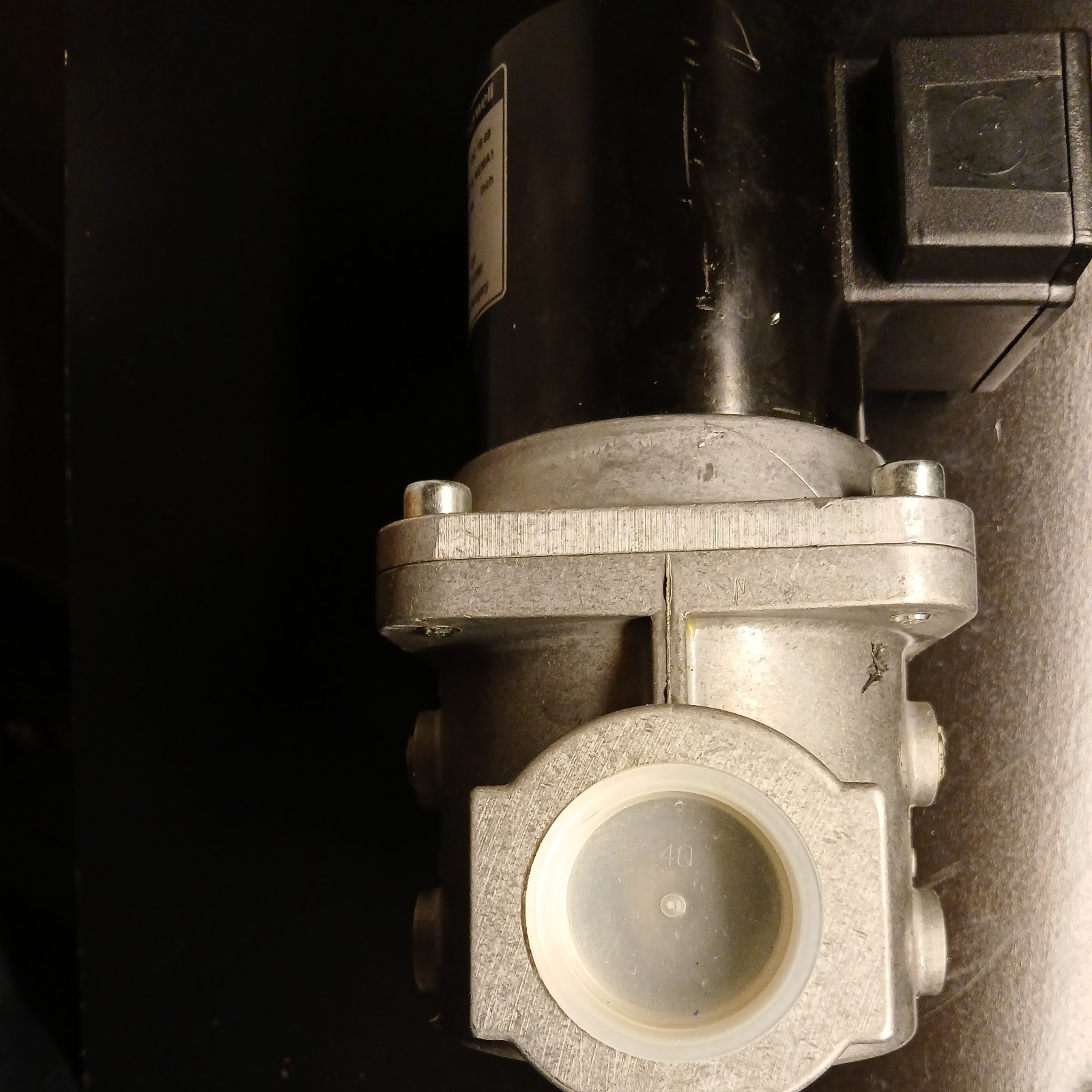 HONEYWELL V4295A1130 120V 1-1/4 NPT. N.C. SOLENOID GAS SHUT-OFF VALVE 5 PSI