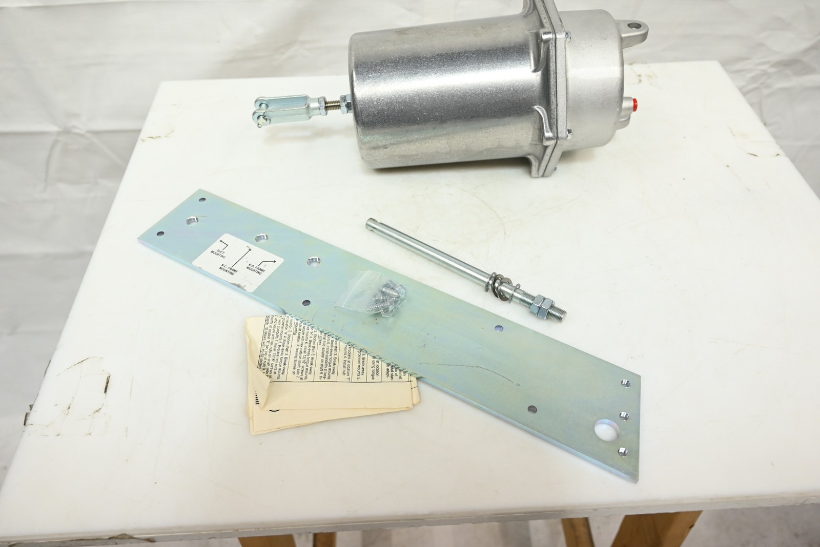 Schneider MK-7101 Pneumatic Damper Actuator 3-8PSI Spring, 4-1/2″Stroke