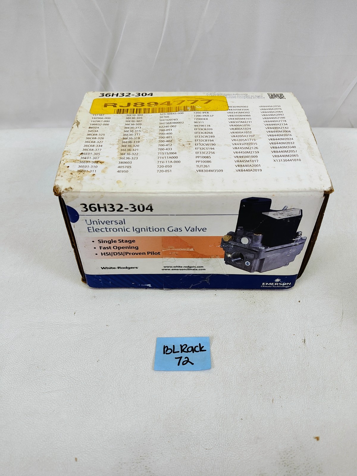 White-Rodgers Model 36H32-304 GAS VALVE UNUSED IN A WORN BOX