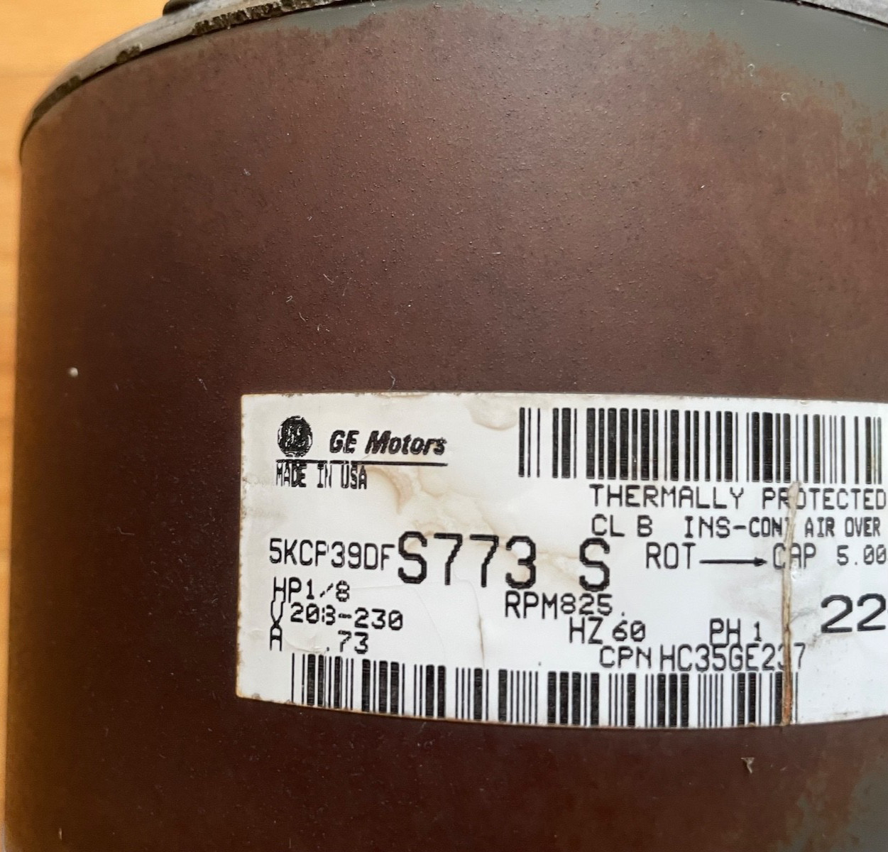 GE Condenser Fan Motor HC35GE237; 5KCP39DFS773S from a Carrier 38TZA030320; USED